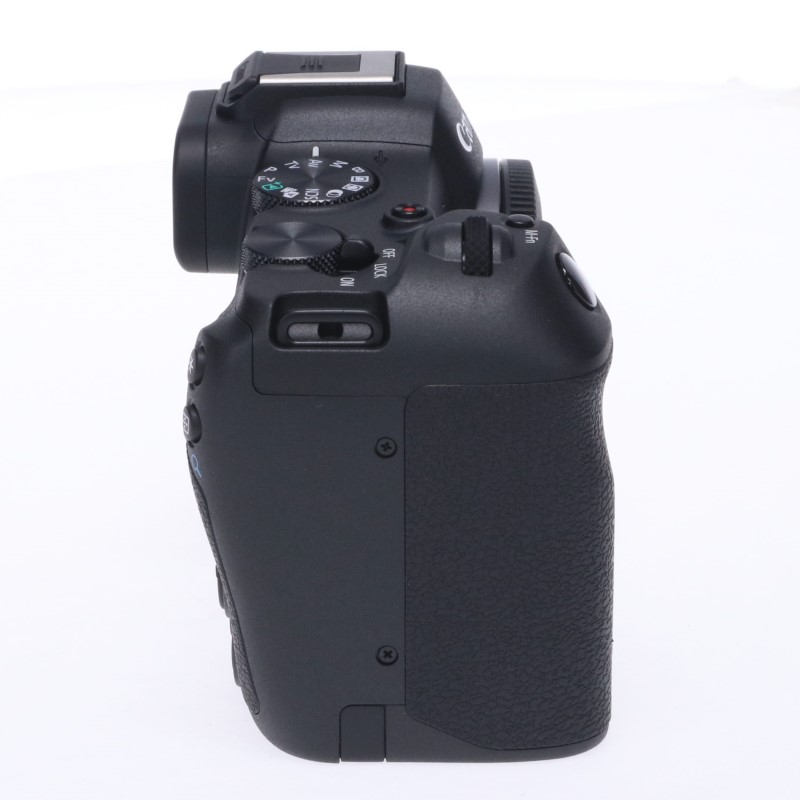 EOS R8