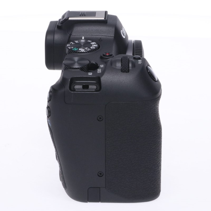 EOS R8