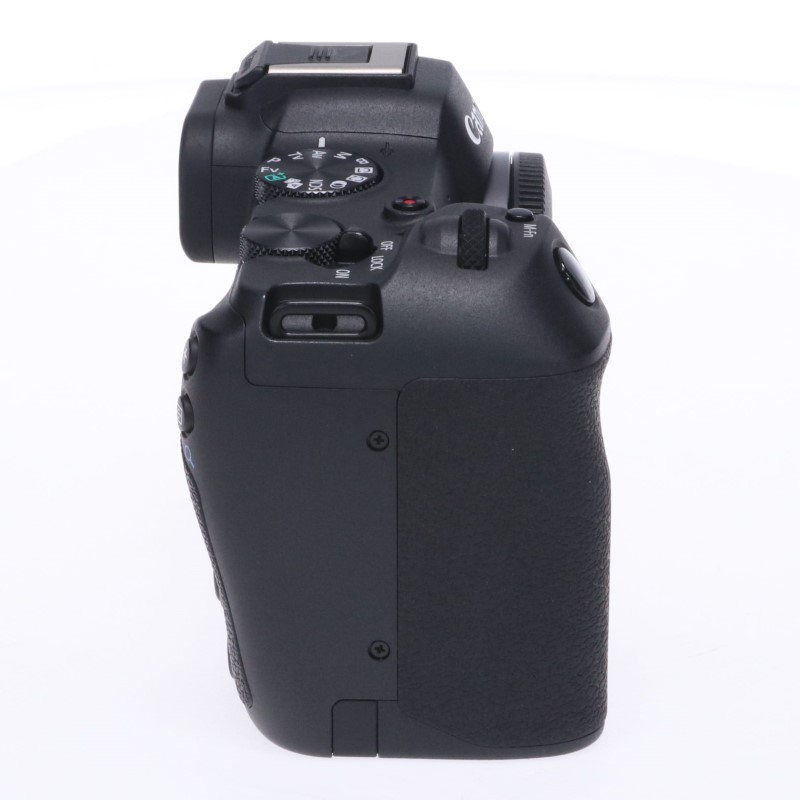 EOS R8