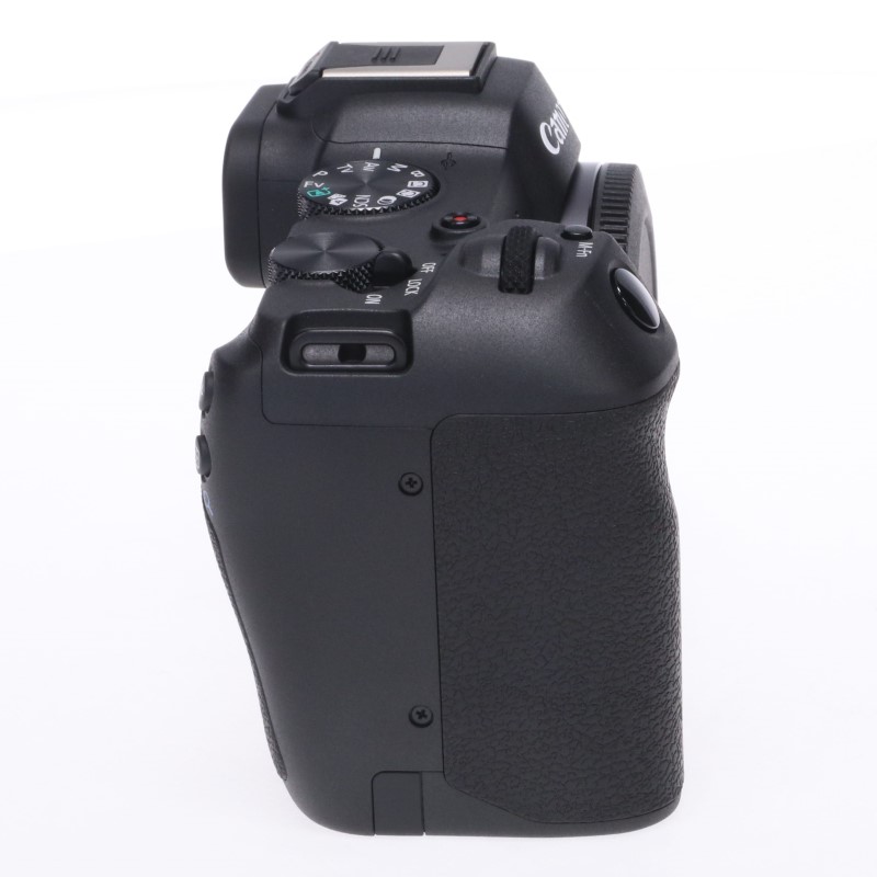 EOS R8