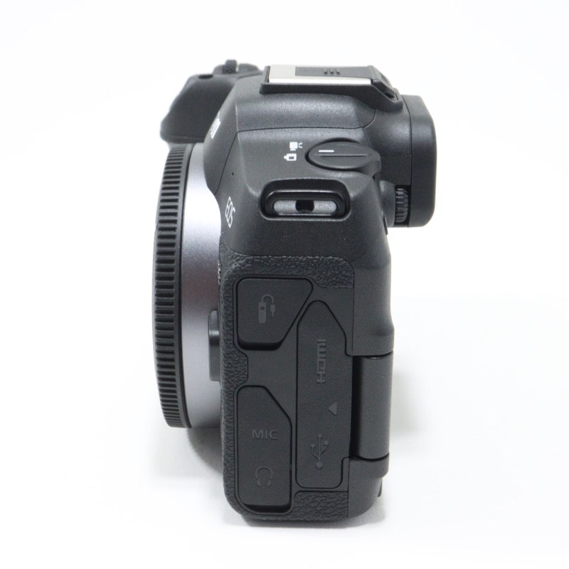 EOS R8