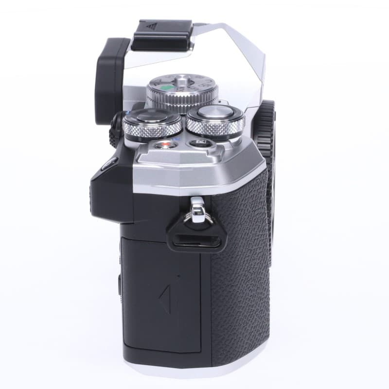 OM SYSTEM OM-5 ボディー シルバー