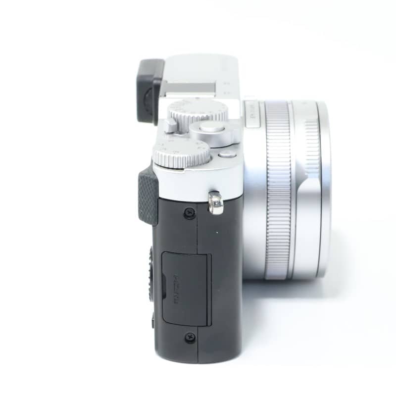 D-LUX7
