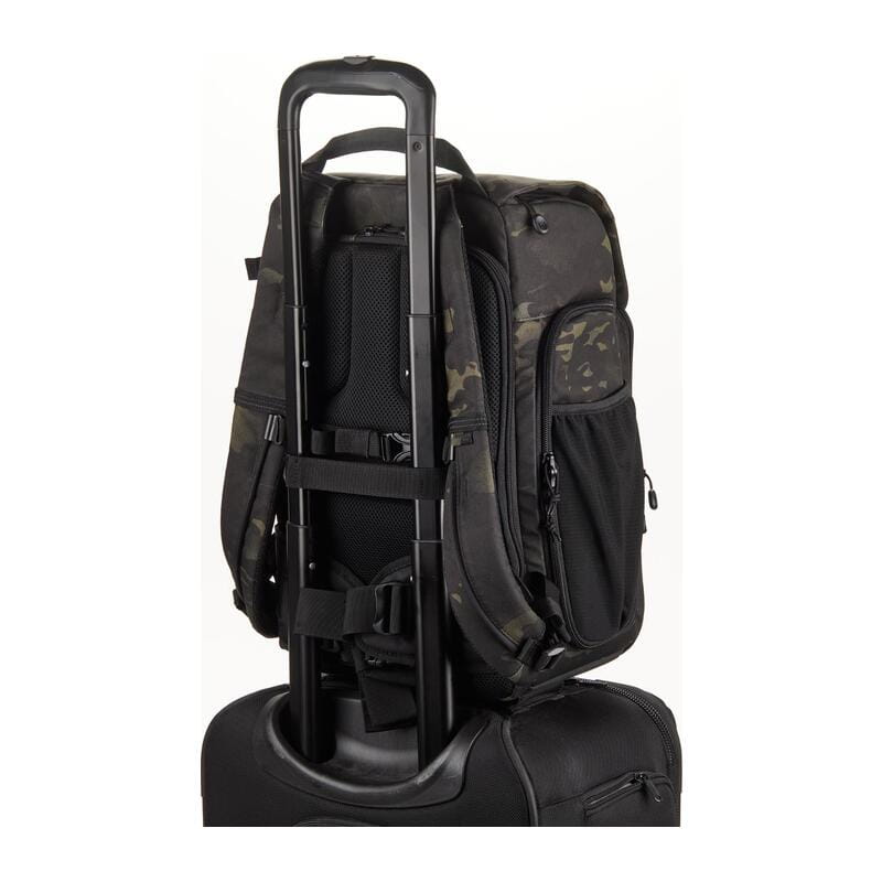 アクシス V2 LT バックパック 18L マルチカムブラック V637-767