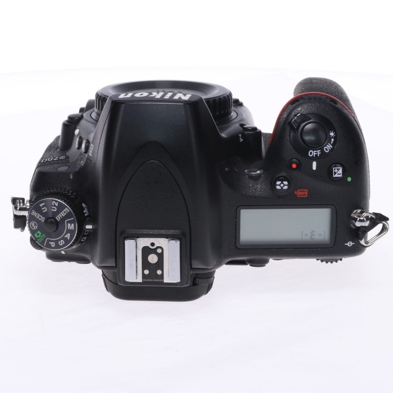 D750