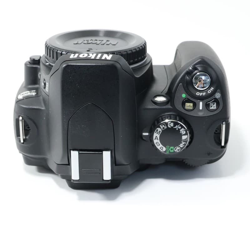 Nikon デジタル一眼レフカメラ 本体　D40 D40BLK｜Nikon デジタル一眼レフカメラ D40 レンズキット