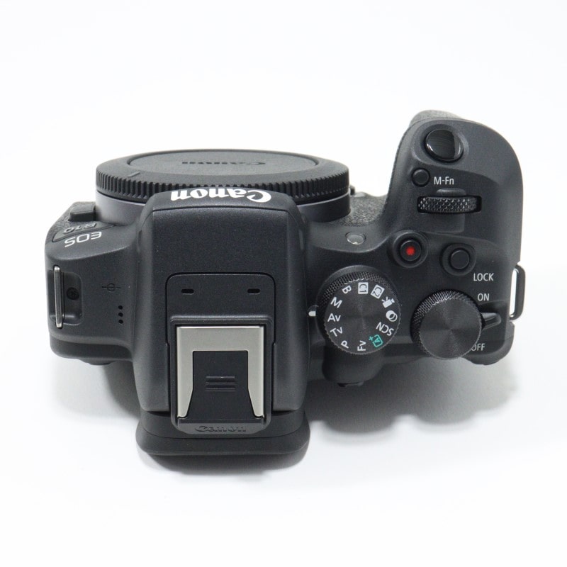 EOS R10