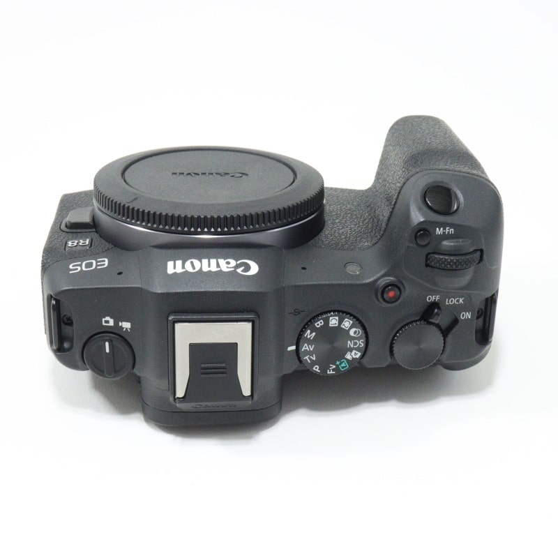 EOS R8