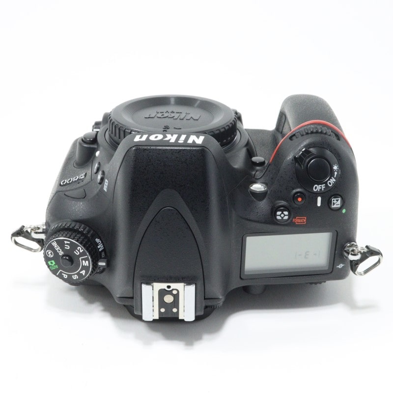 D600
