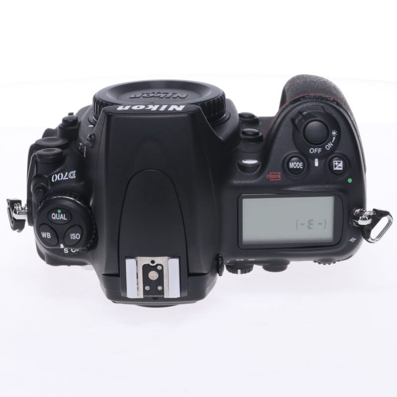 D700
