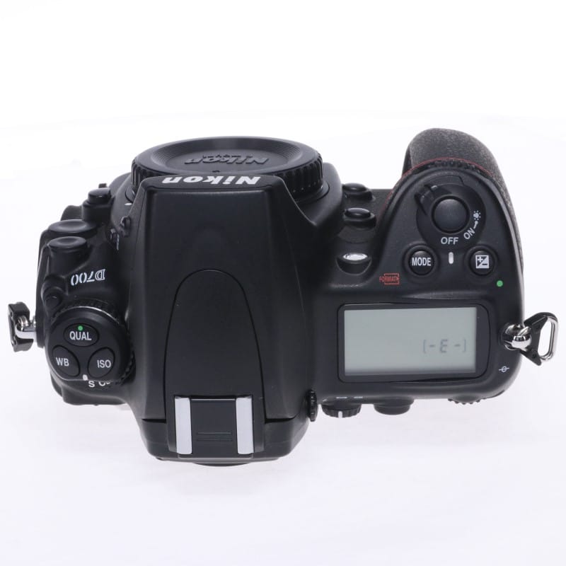 D700
