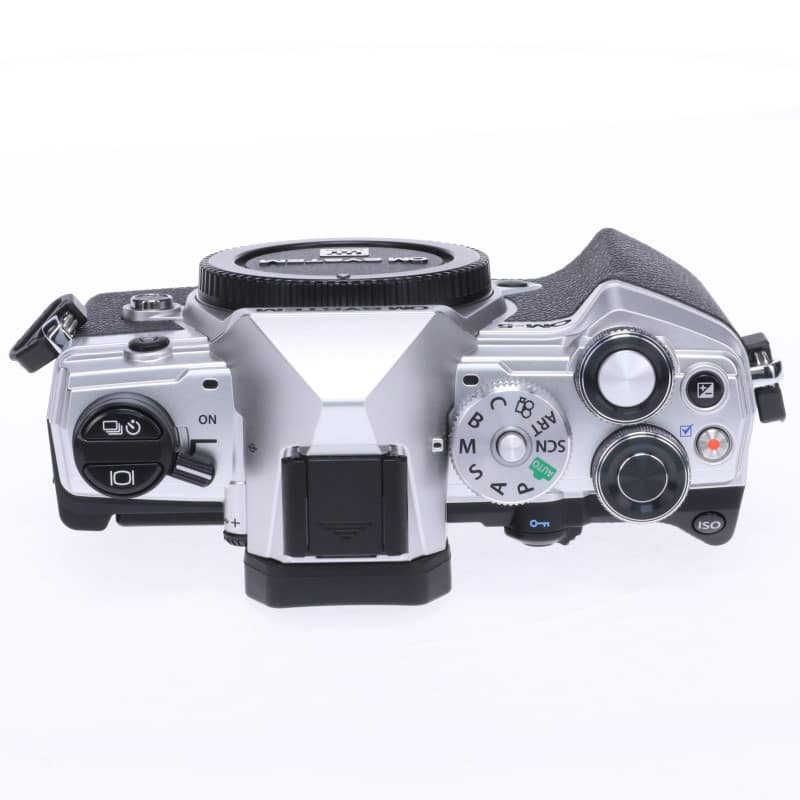 OM SYSTEM OM-5 ボディー シルバー