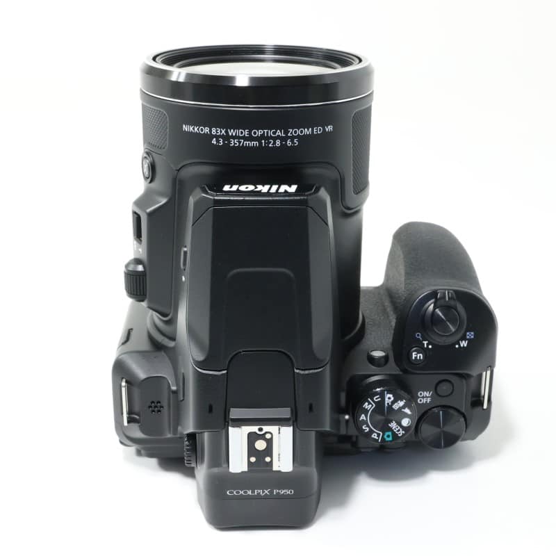 COOLPIX P950