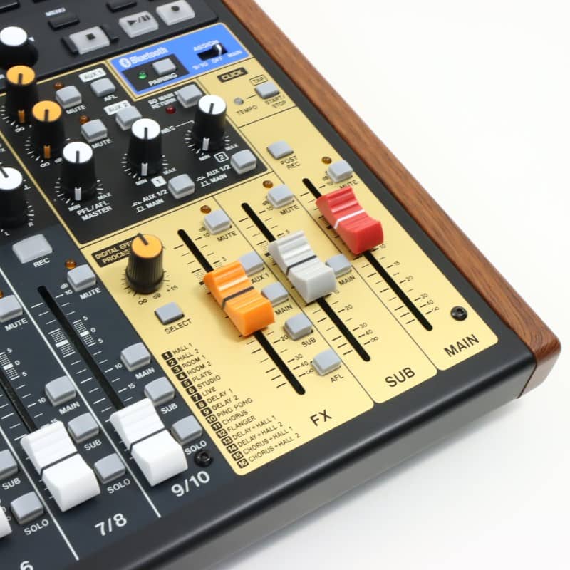 Model 12 [12トラックレコーディングミキサー]