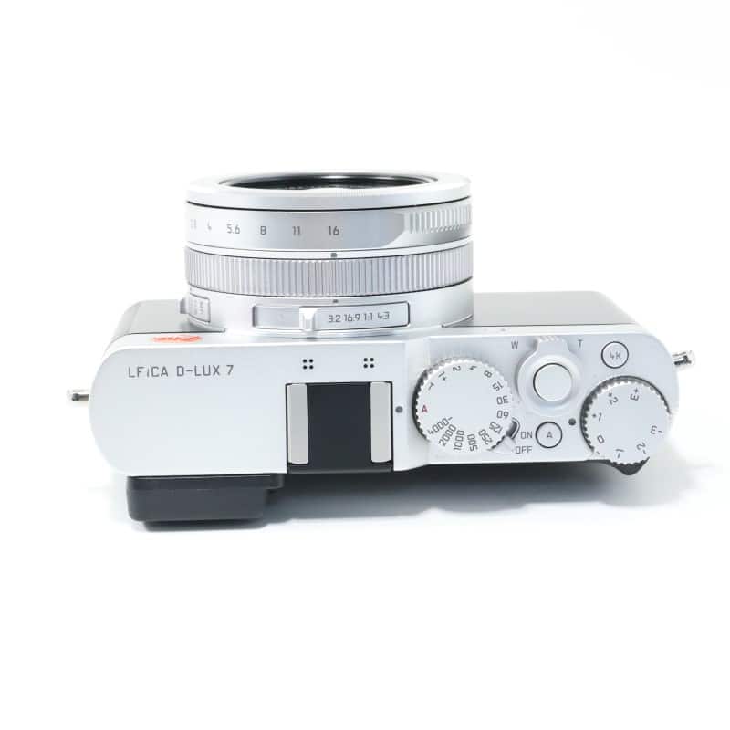 D-LUX7