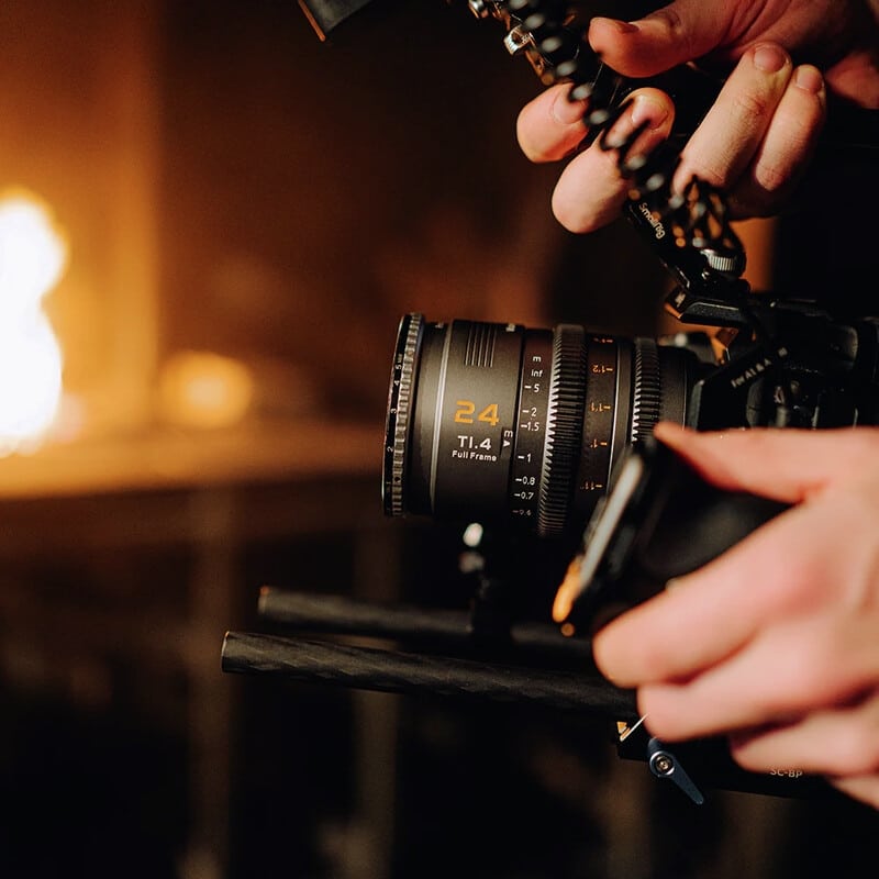 マウント交換式シネマレンズ T1.4 Full Frame 24mm E/ブラック(L/RF/Z交換マウントアダプター付) VP-1-24B-JP