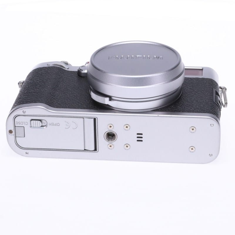 富士フイルム FUJIFILM X100F シルバー AB-ランク 中古｜フジヤカメラ