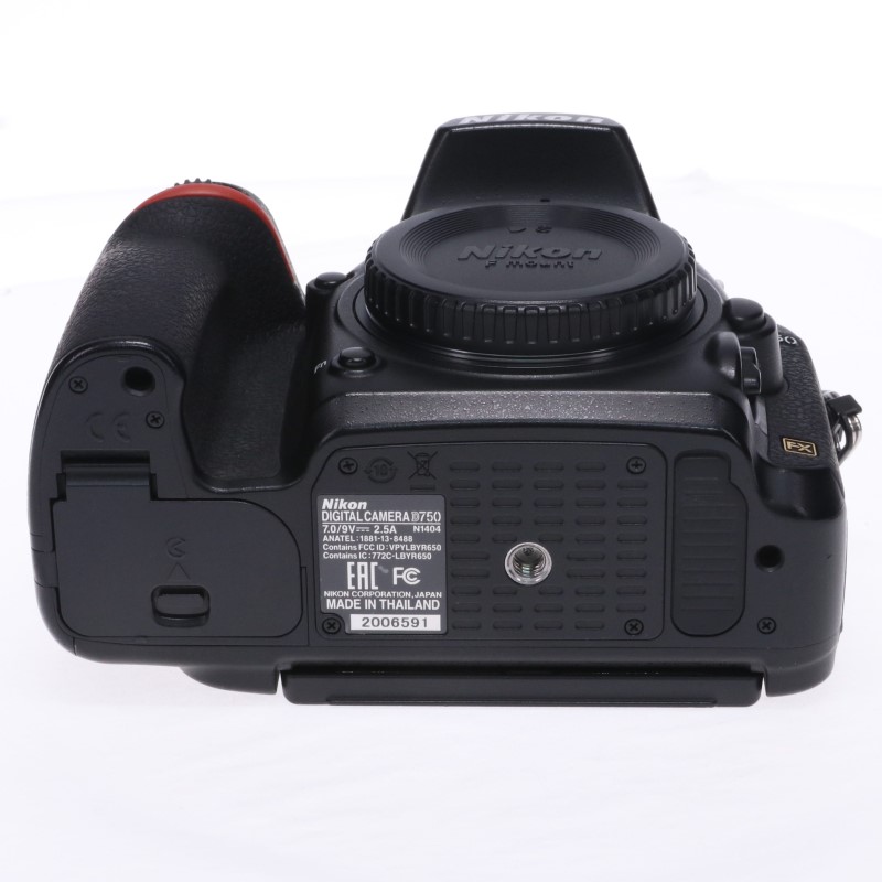 D750