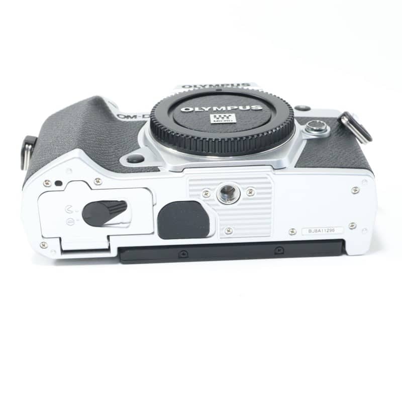 OLYMPUS／OM SYSTEM OM-D E-M5 Mark III ボディー シルバー 中古