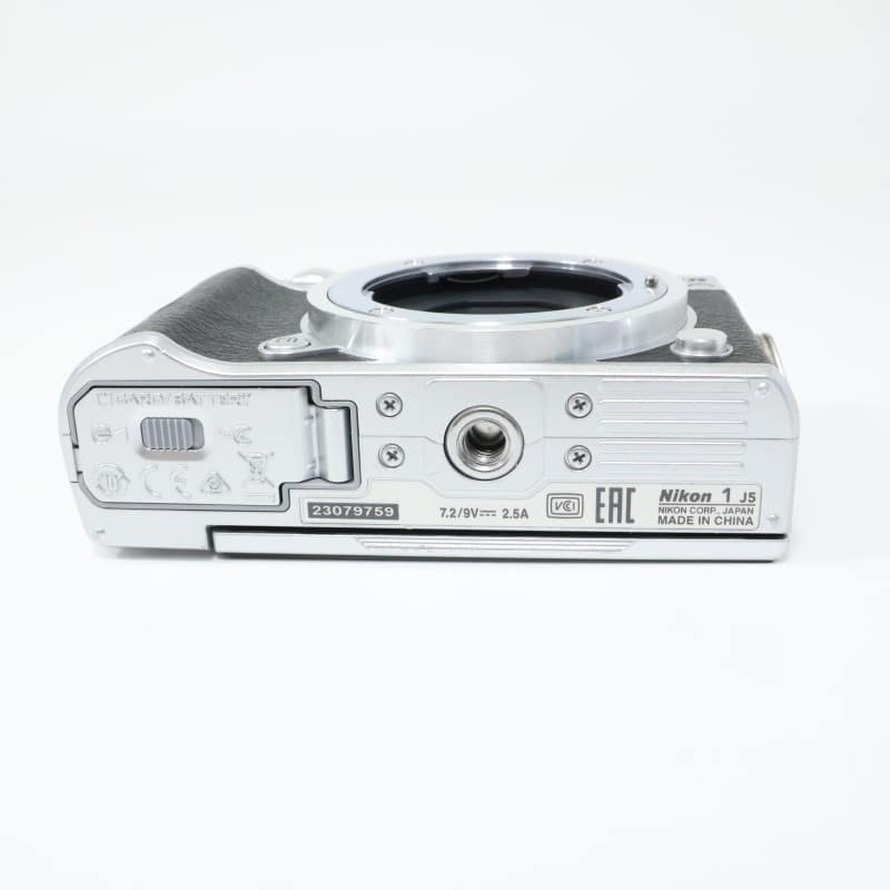 Nikon 1 J5 ボディ シルバー