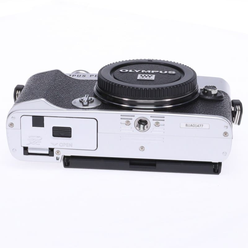 OLYMPUS／OM SYSTEM PEN E-P7 ボディー シルバー ABランク 中古