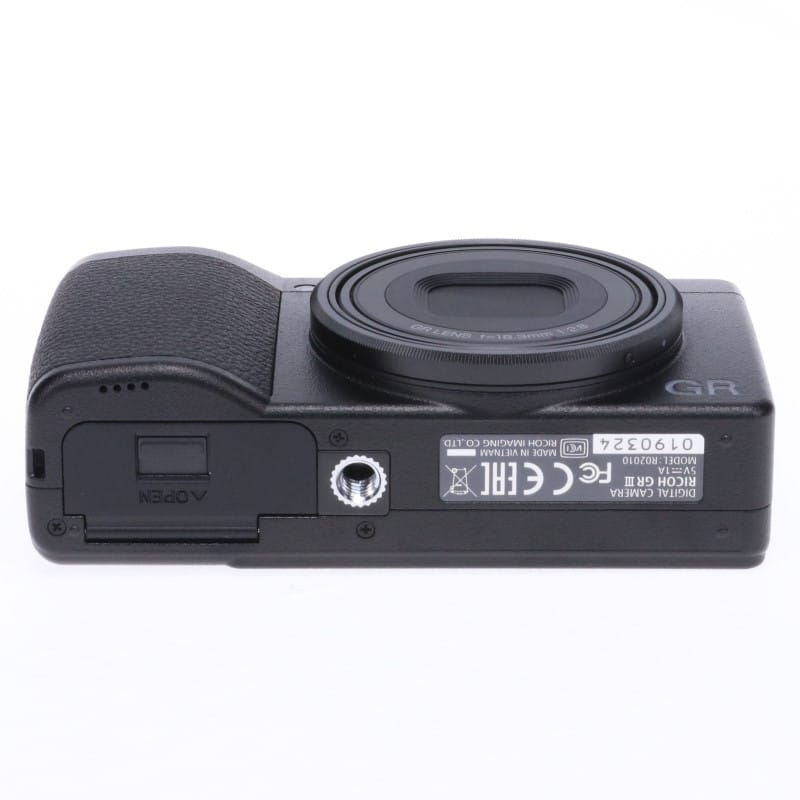 RICOH GR III
