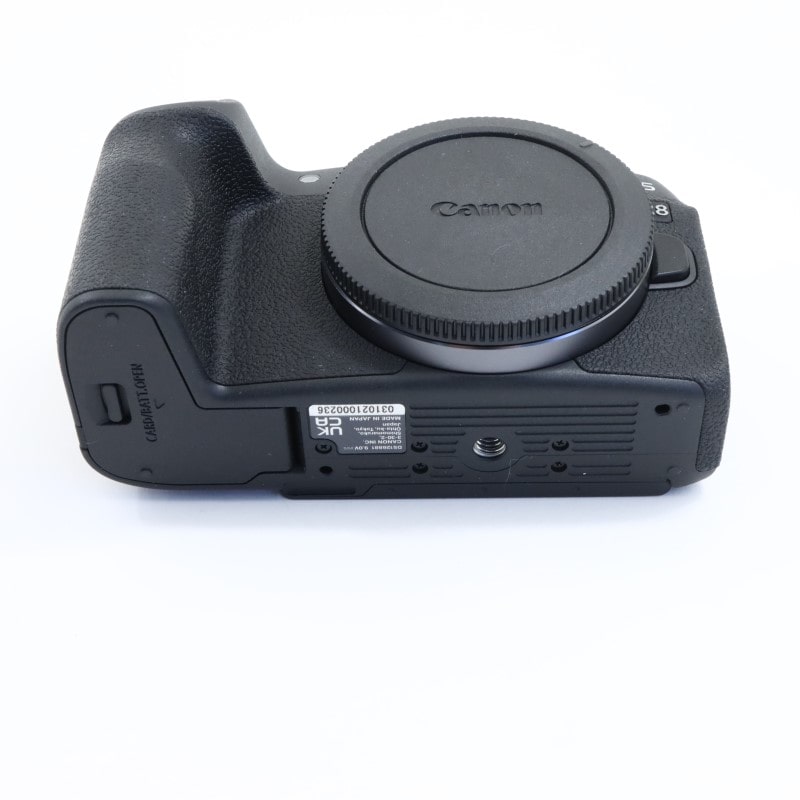 EOS R8