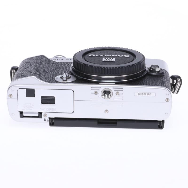 PEN E-P7 ボディー シルバー