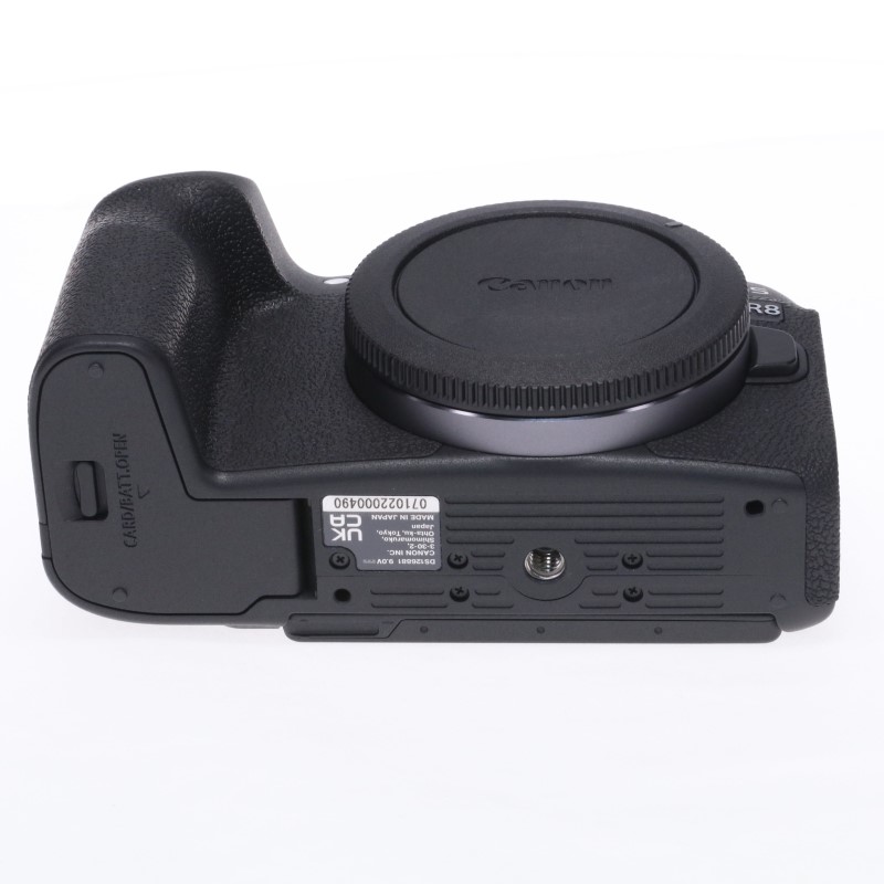 EOS R8