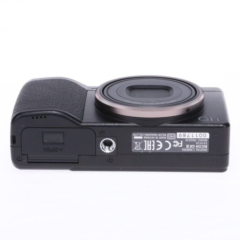 RICOH GR III