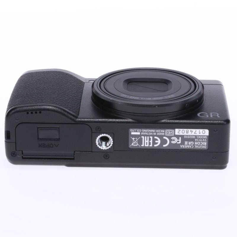 RICOH GR III