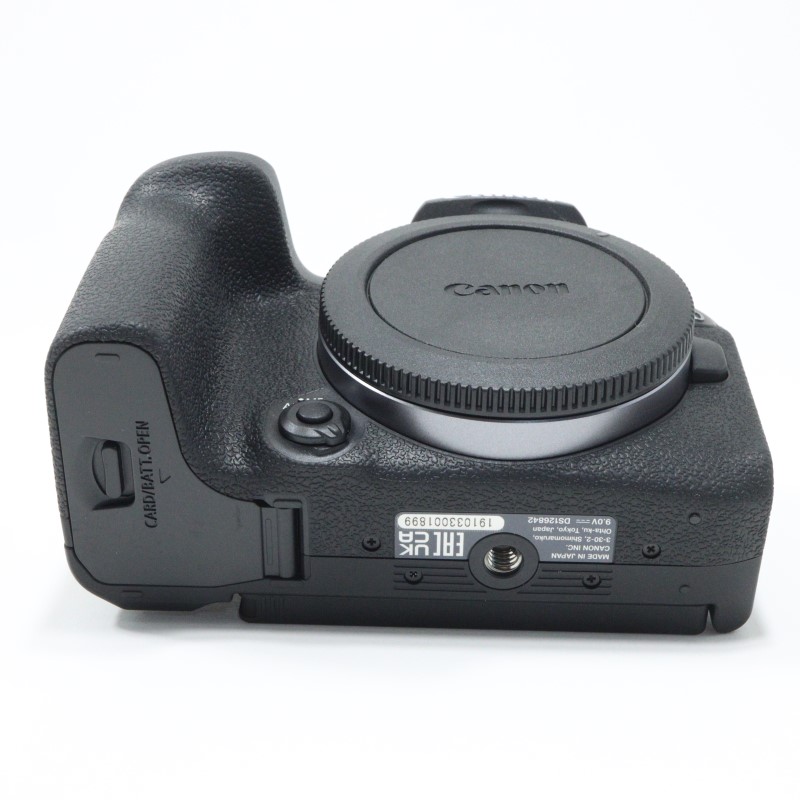 EOS R10