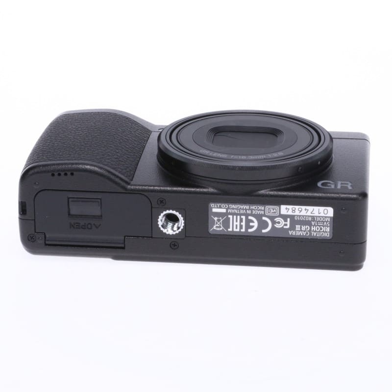 RICOH GR III