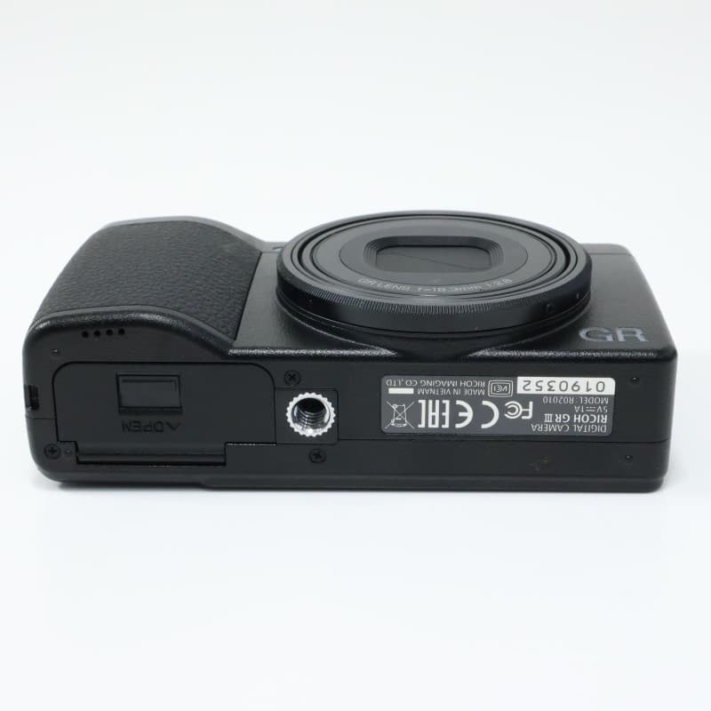 RICOH GR III