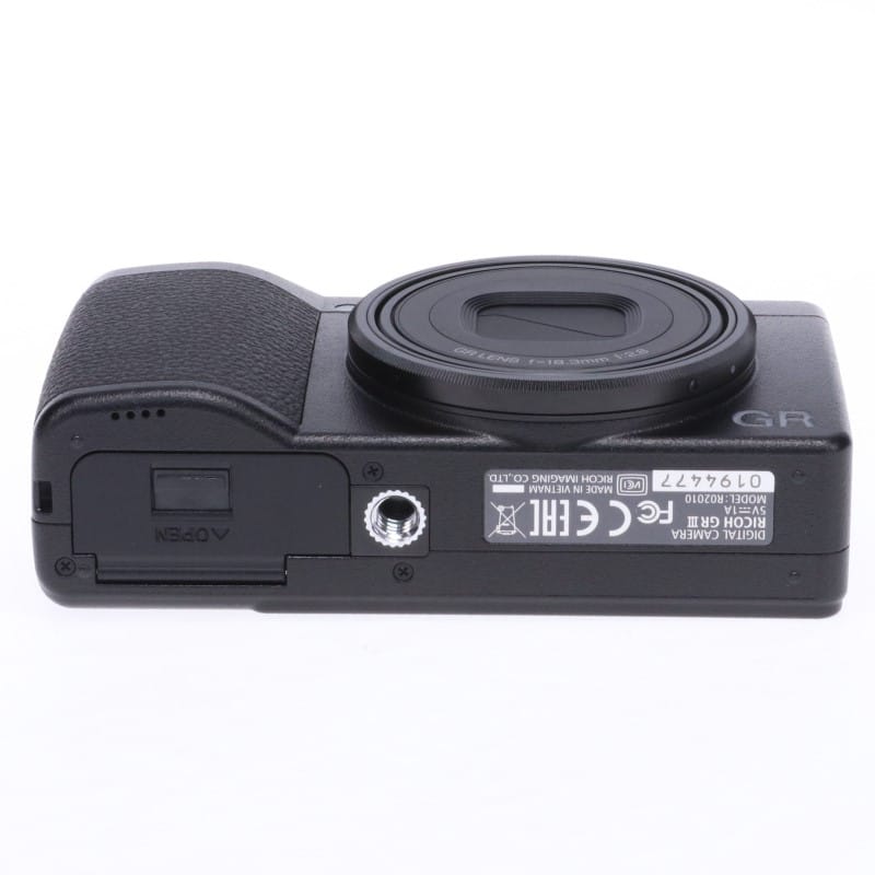 RICOH GR III