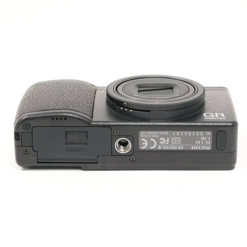RICOH GR Digital III 中古 C2120156371125｜中古通販フジヤカメラ