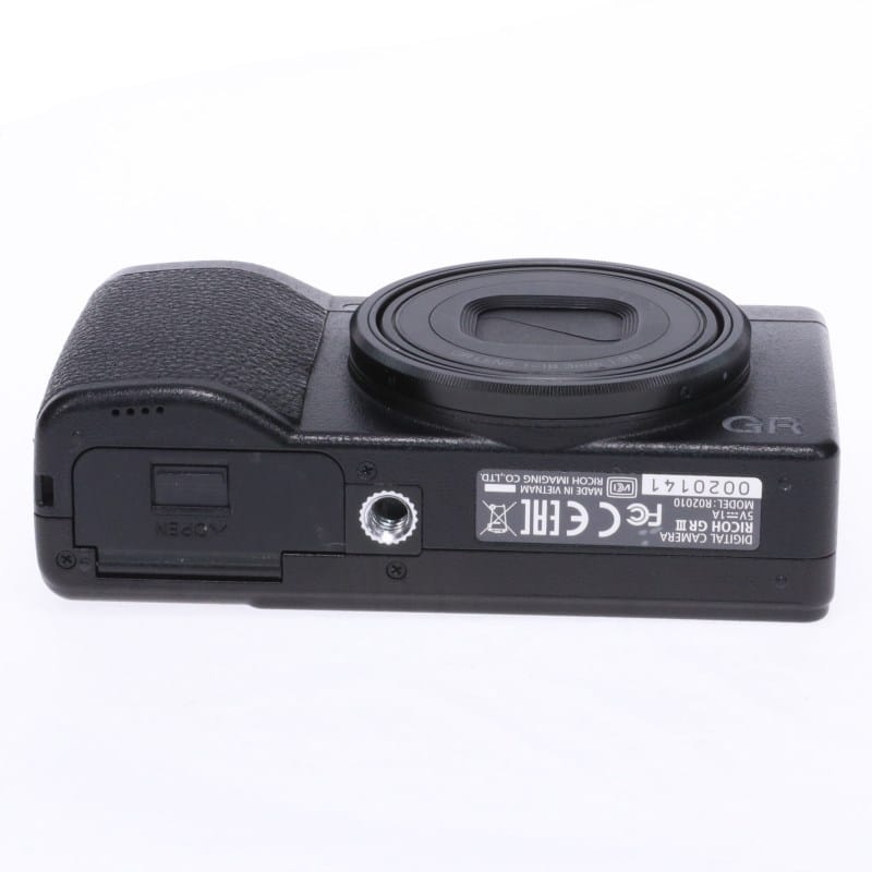 RICOH GR III