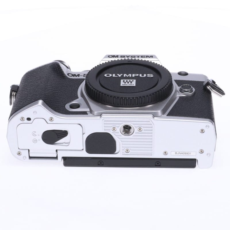 OM SYSTEM OM-5 ボディー シルバー