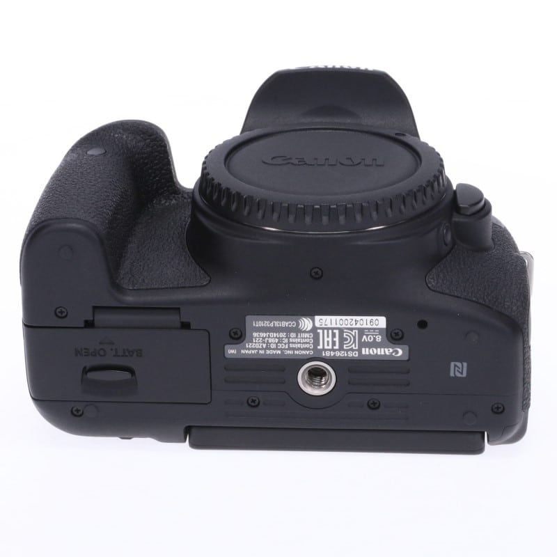 EOS 8000D ボディー