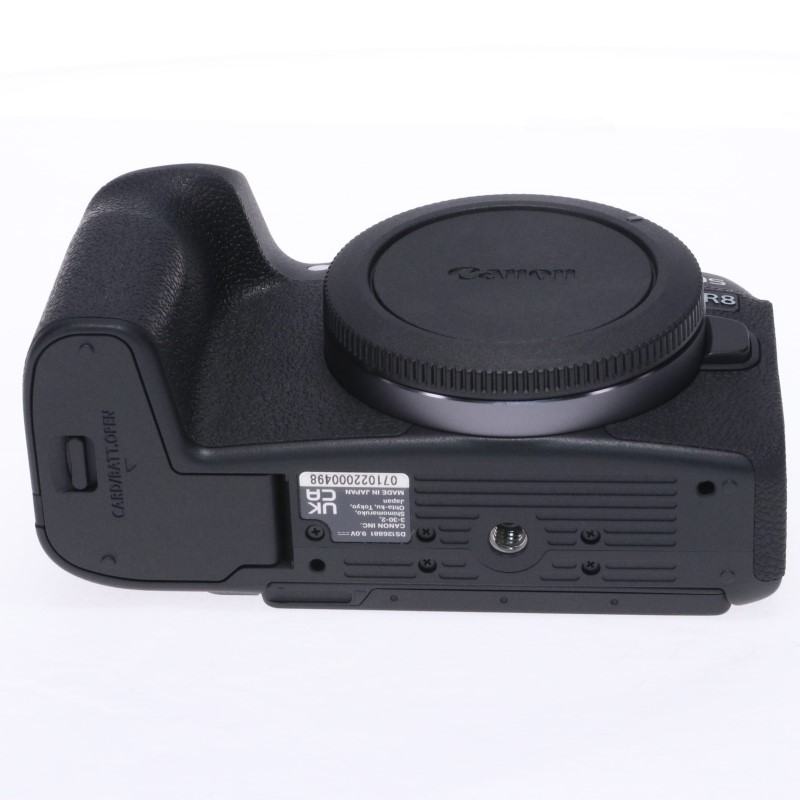 EOS R8