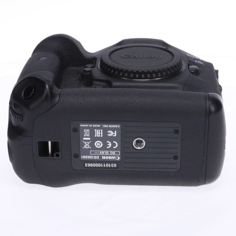 EOS-1D X Mark II ボディー