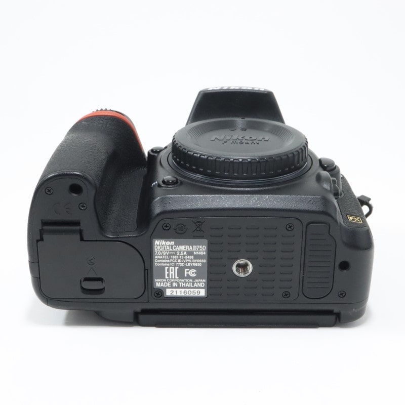 D750