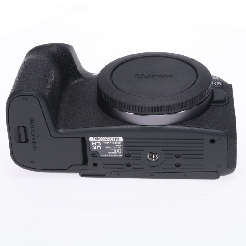 EOS R8
