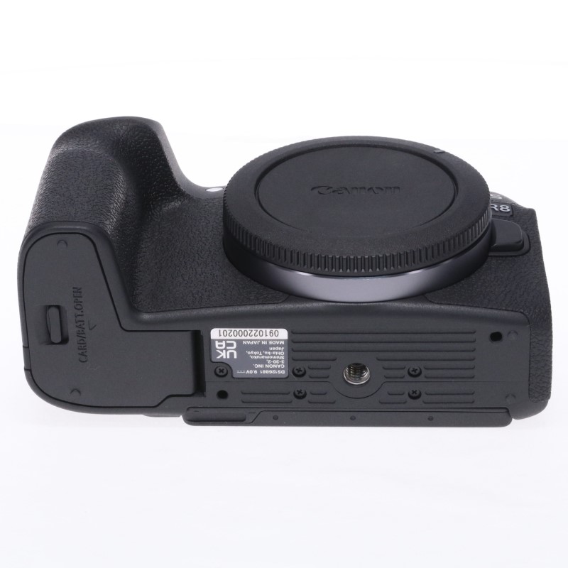 EOS R8