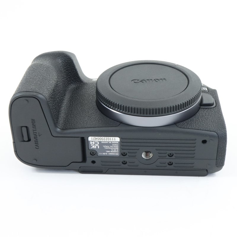 EOS R8