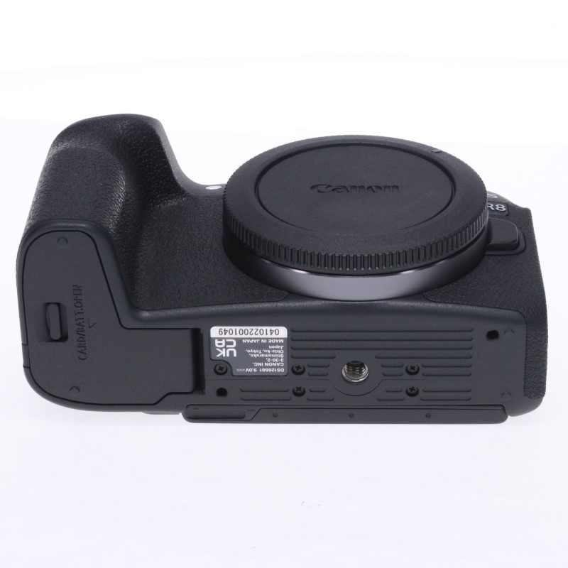 EOS R8