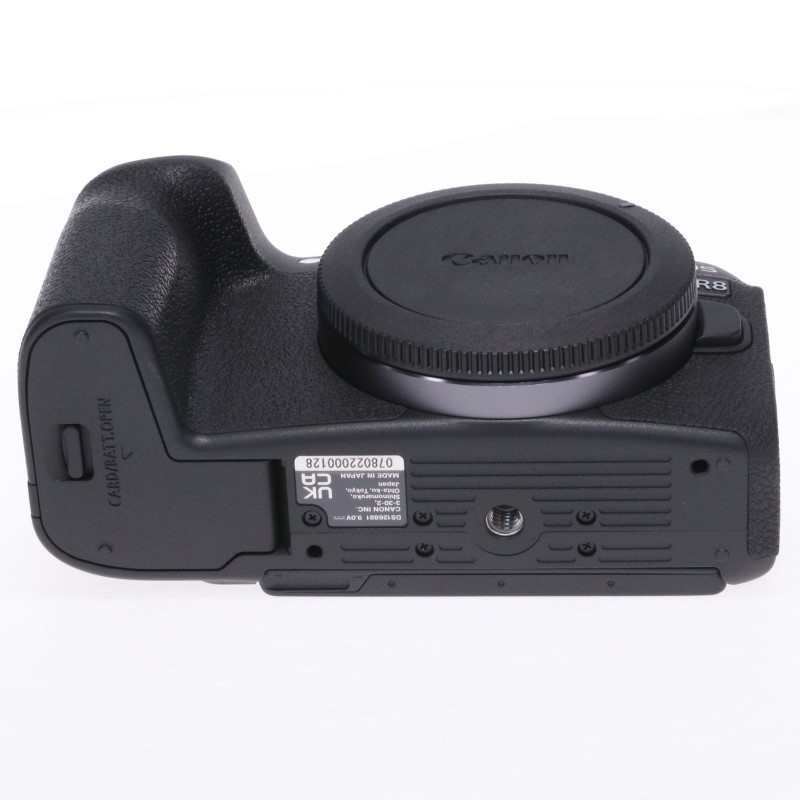 EOS R8