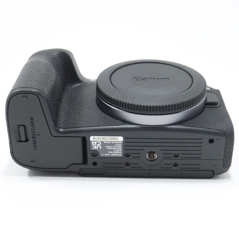 EOS R8