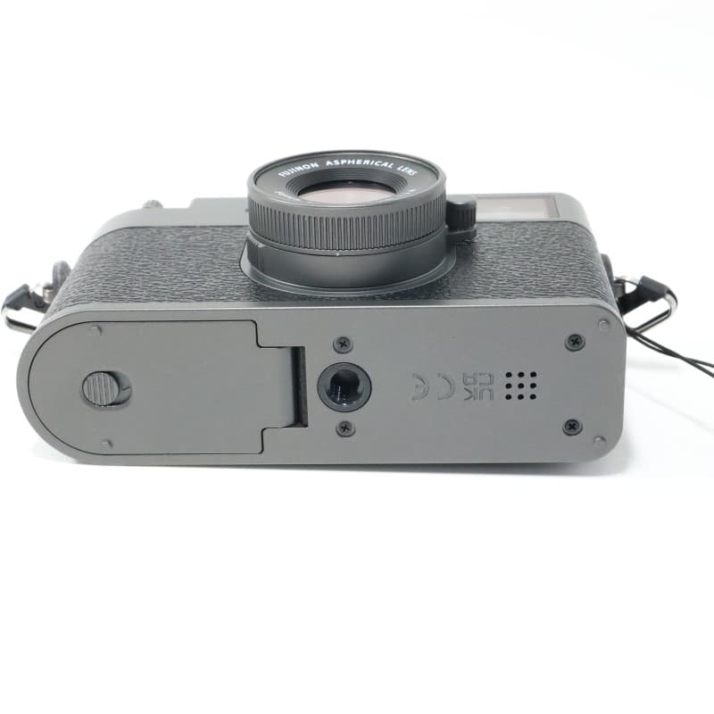 X half (FUJIFILM X-HF1) チャコールシルバー