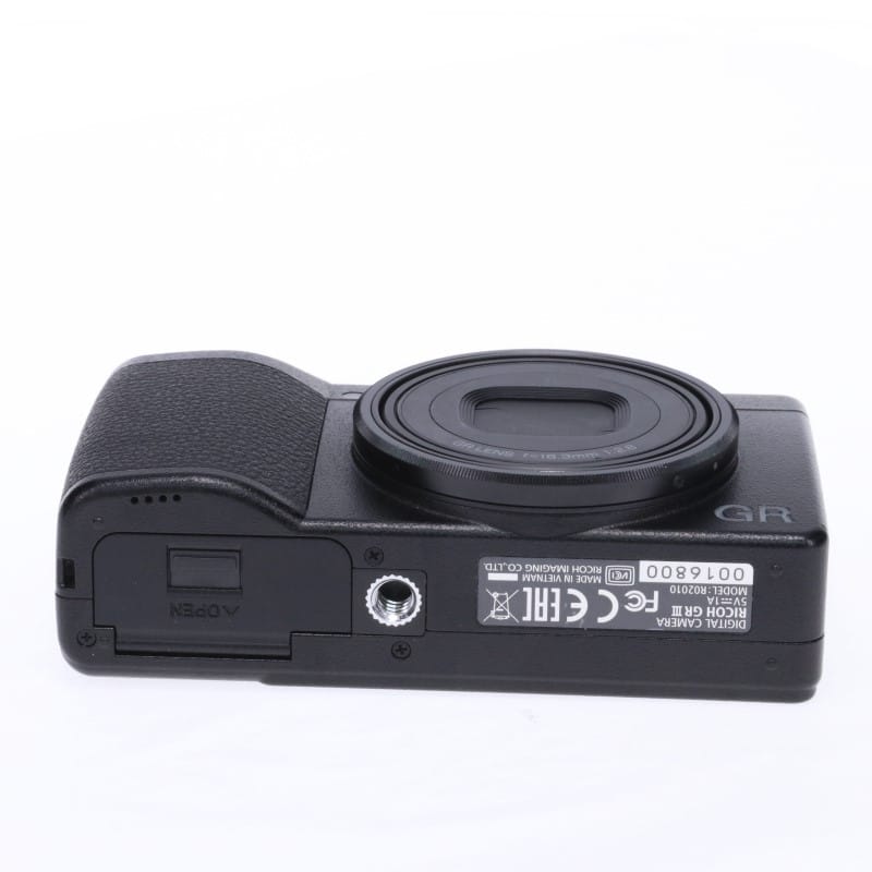 RICOH GR III